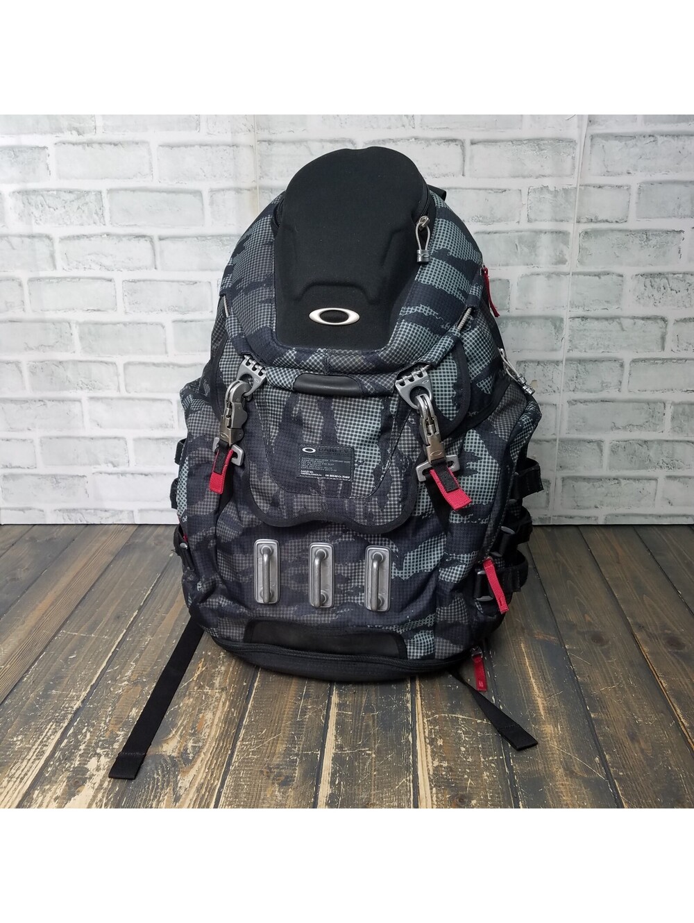 OAKLEY Kitchen Sink Digital Camo BAG Black / Gray Grey / Red